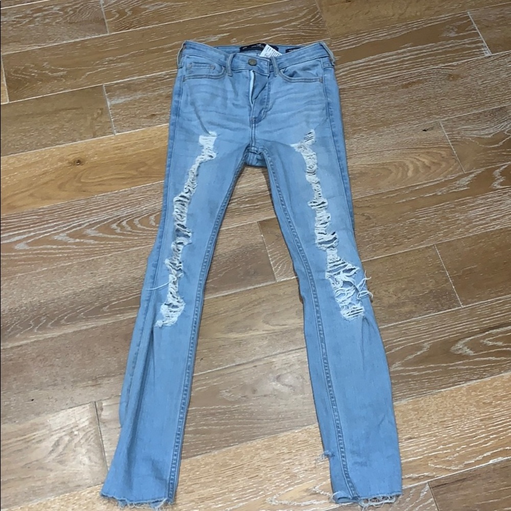 Hollister high rise super skinny jeans(lightwash)